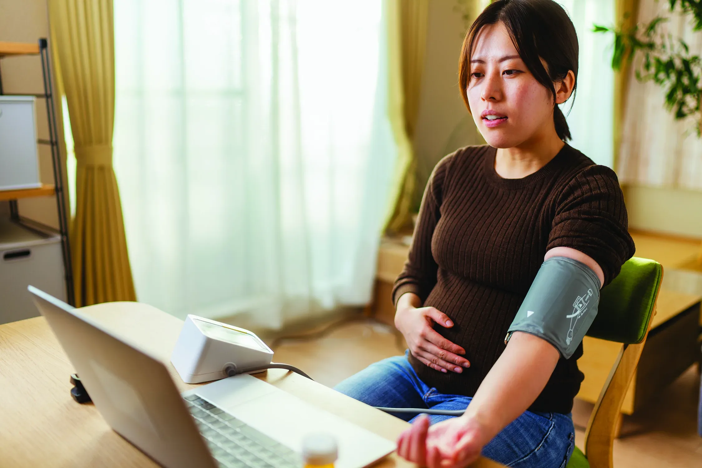 Gravidez saudável para o coração | Sete maneiras de monitorar e gerenciar a revista de pressão alta no sangue