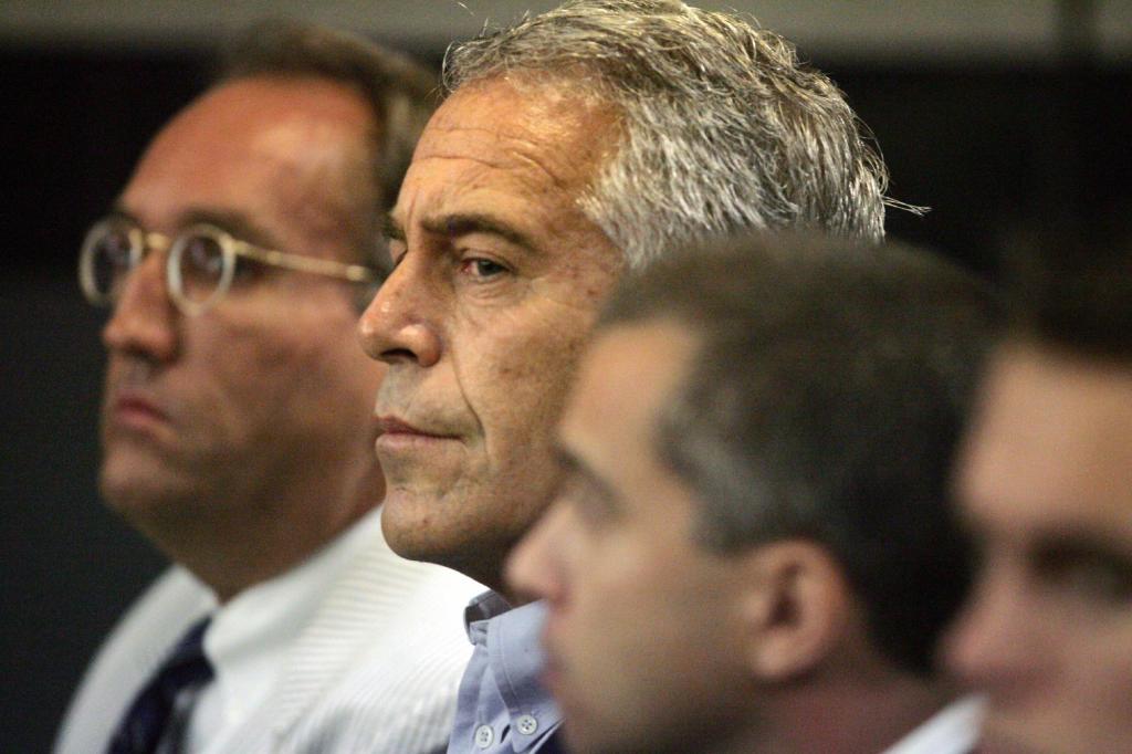 DOJ renova oferta para revelar materiais do grande júri de Jeffrey Epstein
