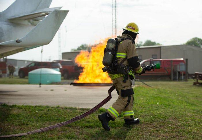 APRESENTAÇÃO DE SLIDE: BGFD realiza treinamento anual contra incêndio da FAA no aeroporto