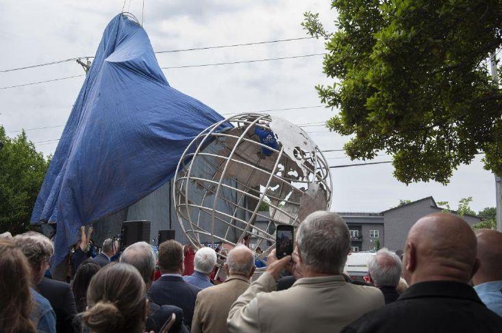 SKyPAC dedica escultura 'Home is Where My Heart Is'