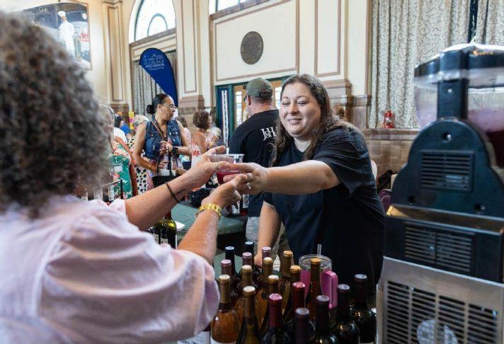 SLIDE SHOW: Oitavo BG Wine Fest anual atrai centenas